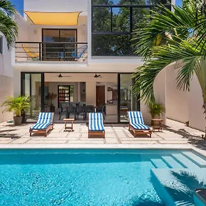  Villa Wonderful Tropical 3br, Garden, Private Pool.